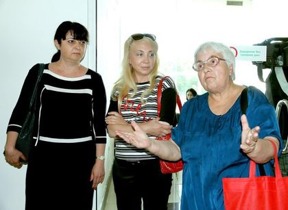 Поне едно