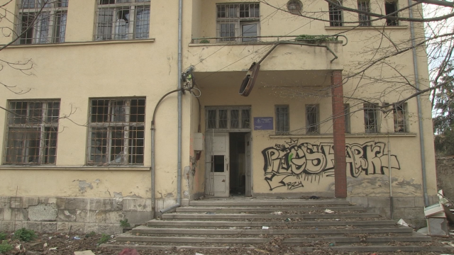 Бивши лаборатории в Русе станаха дом на клошари и сборище на наркомани