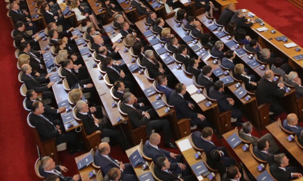 Депутатите ни: Европа да спре с либералната си политика!