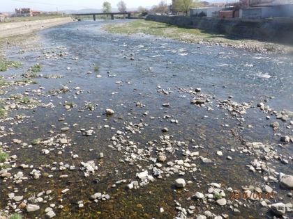 Спряха трошачка, замътвала водите на река Въча