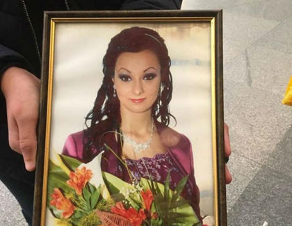 Преди шест години 19-годипната Деяна загина, давайки живот, а днес майка й продължава да чака справедливост