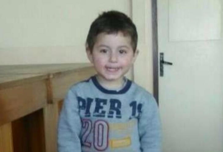 Откриха родителите на 2-годишното момченце, изоставено на улица в София!