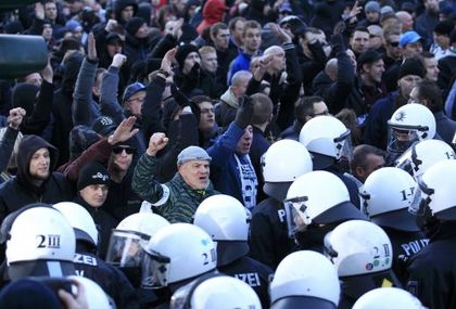 Двама полицаи са ранени по време на митинга на