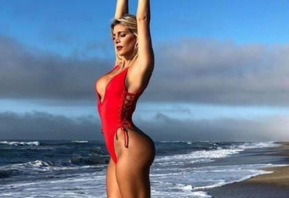 Най-горещата метеороложка в света разтърси феновете с голи СНИМКИ 18+