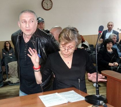 Соченият за килър на митничаря към шофьора си: Заковах го, карай бързо