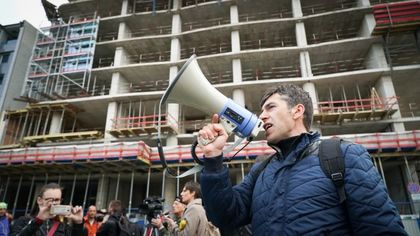Премиерът Борисов се среща с протестиращите срещу небостъргача „Златен век”