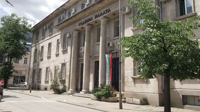 Сигнал за бомба затвори Съдебната палата във Враца