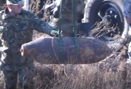 Зрелищни СНИМКИ и ВИДЕО от унищожаването на намерената 200-килограмова бомба в София