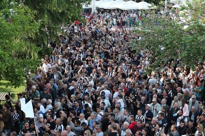 Феновете на Локо Пд: Бижуто на спорта в България тъне в разруха