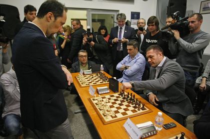 Кобрата и Бижутера не се дадоха на шах срещу Топалов