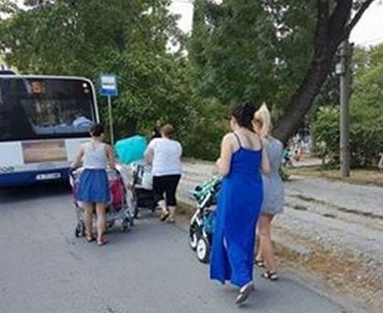 В Сарафово назрява бунт, водят го майки с колички
