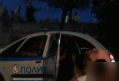 В Поморие: Момиченце, обляно в сълзи, тича по крайбрежната алея и търси мама и татко