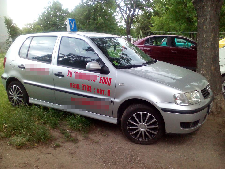 В Пловдив: Инструктор паркира в затревена площ, за да рекламира лятната си промоция