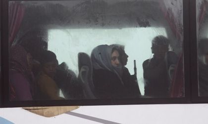 Започна евакуации на жители от обсадени сирийски селища