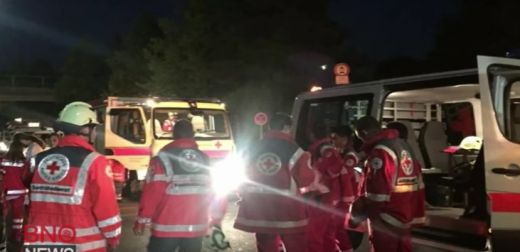 Мъж с брадва рани десетки във влак (СНИМКИ/ВИДЕО)