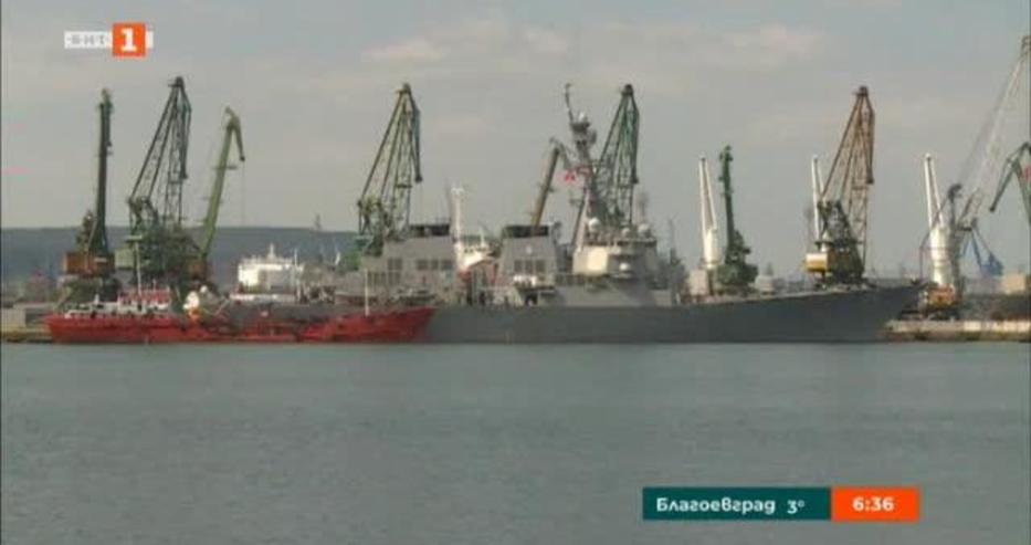 Американски миноносец акостира във Варна