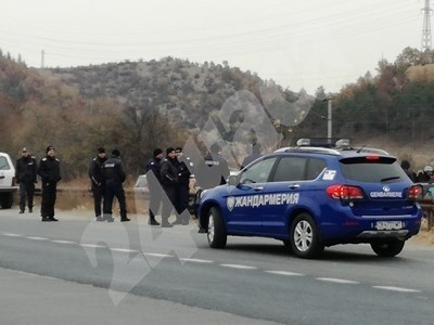Входът и изходът на Благоевград към София са блокирани от протестиращи