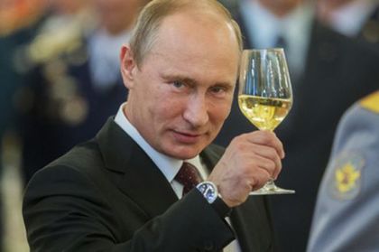 Владимир Путин си намали заплатата с 10%
