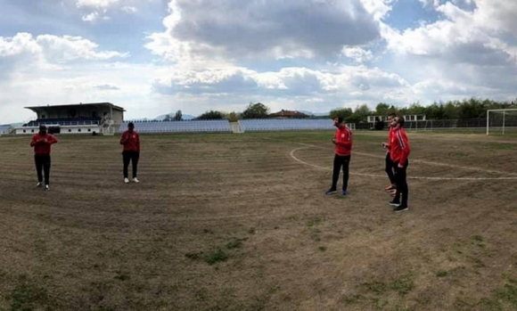 Стадионът на Левски (Карлово) без трева (видео)