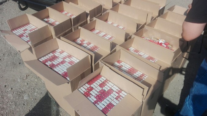 Русе: 10 500 кутии цигари без бандерол са открити при проверка на микробус в град Бяла