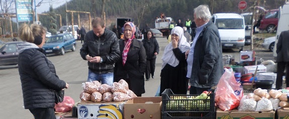 Гръцка наглост - през деня блокират границата, вечер на пазар в Кирково