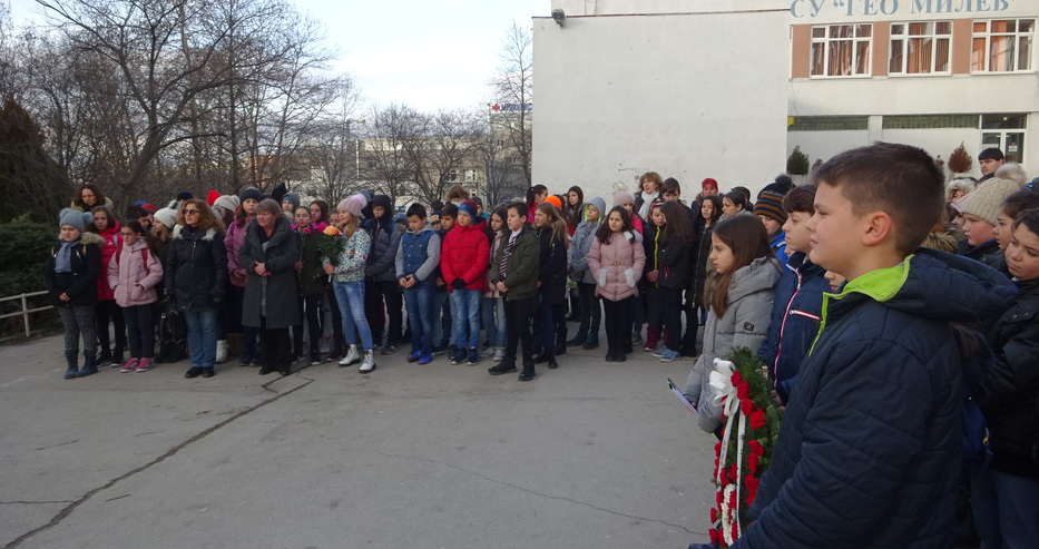 Отбелязаха 124 години от рождението на Гео Милев във Варна (снимки)