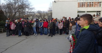 Отбелязаха 124 години от рождението на Гео Милев във Варна (снимки)