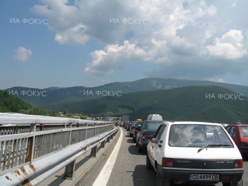 АПИ: Интензивен е трафикът в участъка от км 4 до км 20 на автомагистрала „Тракия“, шофьорите трябва да се движат със съобразена скорост