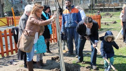 Залесяват новия парк до Гребната база