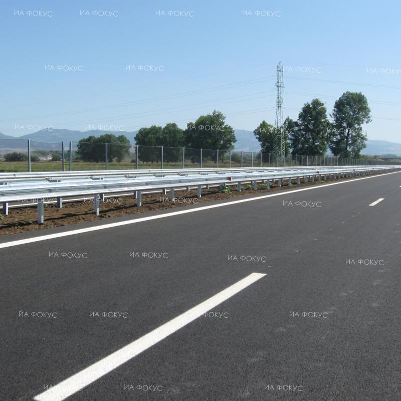 АПИ: Временно движението се осъществява в активната лента при км 78 в посока Варна на АМ “Хемус” при пътна връзка 