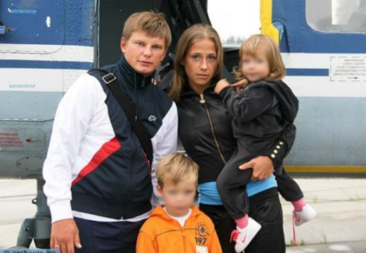 Аршавин без заплата, бившата звъни за издръжката