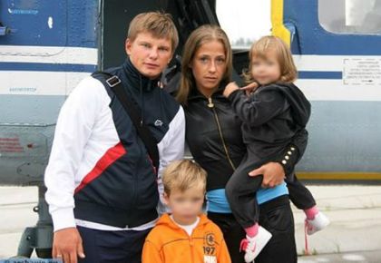 Аршавин без заплата, бившата звъни за издръжката