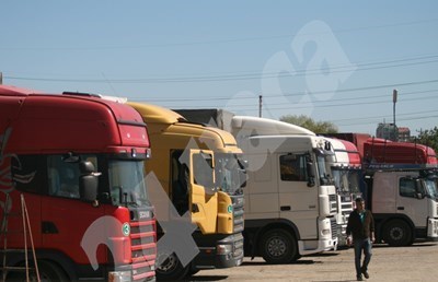 От 14.00 до 20.00 часа се ограничава движението на камионите над 12 тона по магистралите
