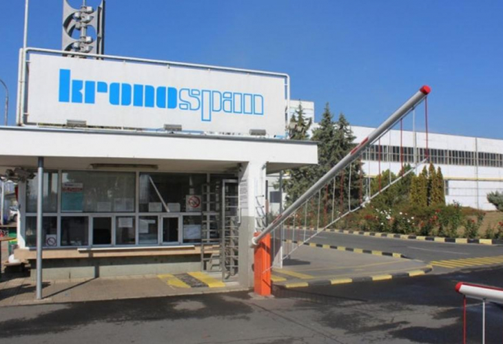 Ужасяващ инцидент с работник и булдозер в завод в Бургас