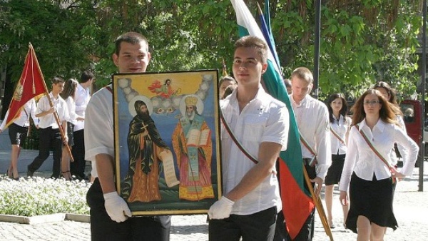 Шествие за Светите братя Кирил и Методий в Пловдив