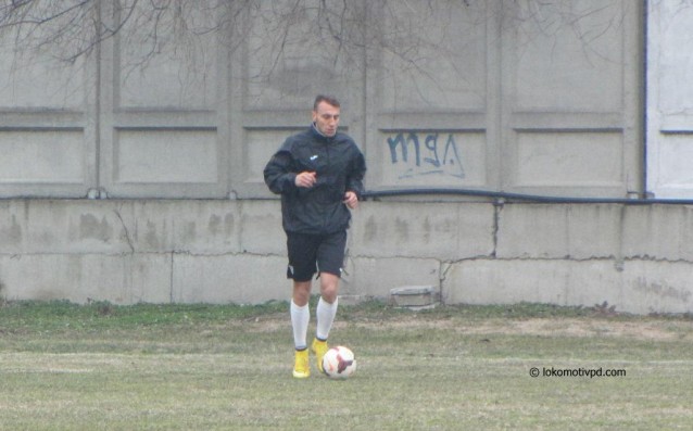 Локо Сф тества централен защитник