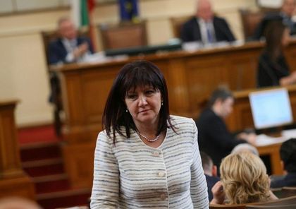 Караянчева ще присъства на церемонията в Пловдив