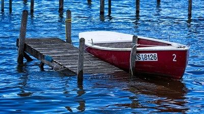 Двама загинаха при морски инцидент край Атина
