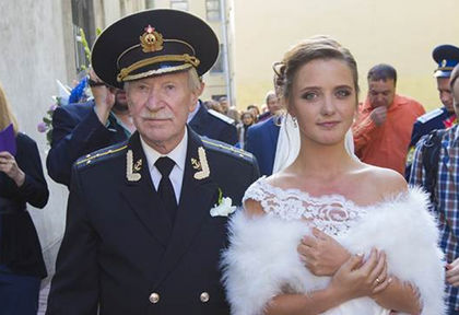 87-годишният Иван се събра с 60 години по-младата си жена