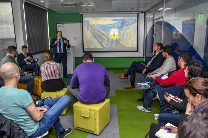 ОББ и ДЗИ отварят лаборатория за иновации SurfStudio