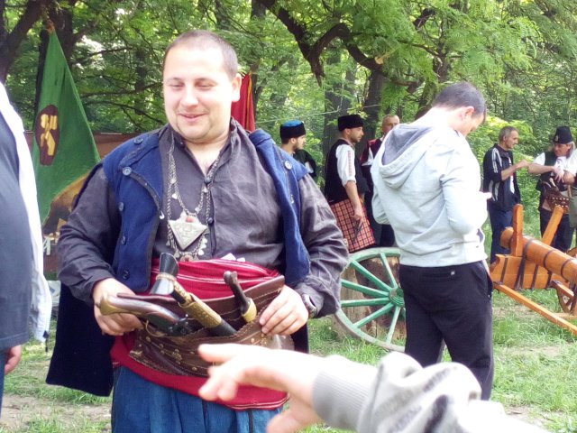 Войвода с модерен часовник вдига въстание на Лаута