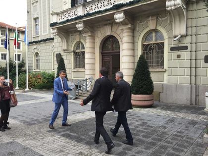 Титюков посрещна на крака Палийски и Йотков пред Общината (снимки)