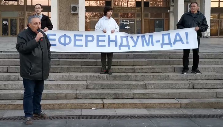 Пламен Стоилов си прави реклама на наш гръб без дори да ни е питал!