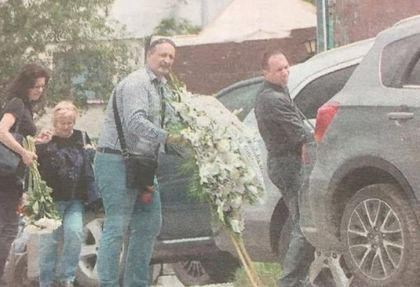 СНИМКИ (18+) от погребението на младата майка Силвия, убита брутално в