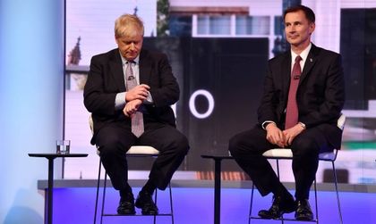 Джонсън или Хънт? Кой ще смени Мей и какво ще предприеме за Brexit?