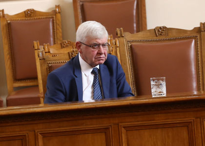 Министър Ананиев разпореди незабавна проверка в центъра по хемодиализа във Видин