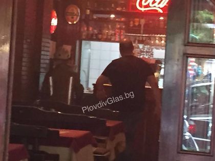 Първо в PlovdivGlas.bg със СНИМКИ: Комин пламна в ресторант 