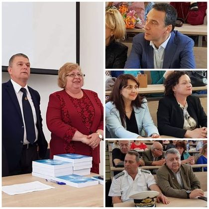 Пред пълната аула на Медицинския факултет в Бургас проф.д-р Христо Бозов представи ценен научен труд