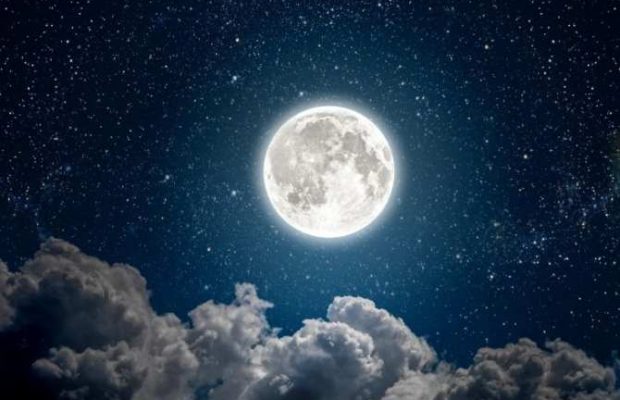 В неделя изгрява благословена луна! Вижте какво да направите за късмет
