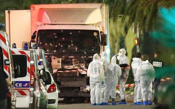Камионът убиец - полицията е стреляла по седалката до шофьора, пред него дупки няма...